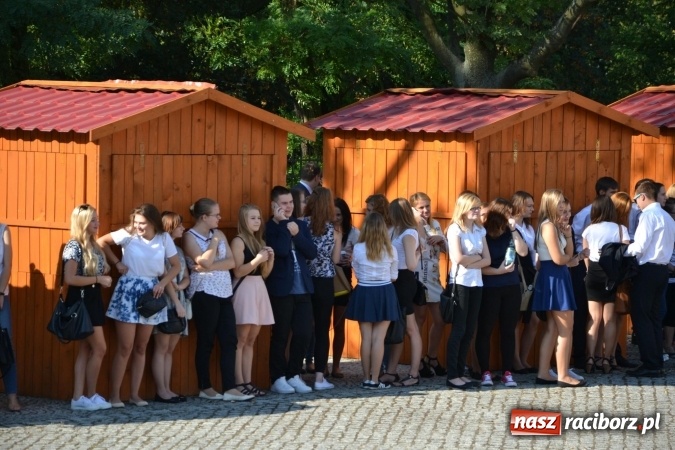 Zdjęcie w galerii na portalu naszraciborz.pl: Centrum Kształcenia Zawodowego i Ustawicznego nr 1 w Raciborzu zainaugurowało rok szkolny na zamku wiadomości z regionu