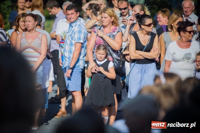 Zdjęcie w galerii na portalu naszraciborz.pl: Uroczyste pasowanie na ucznia w Szkole Podstawowej nr 15 wiadomości z regionu