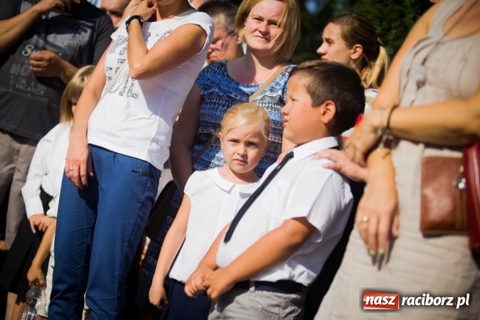 Zdjęcie w galerii na portalu naszraciborz.pl: Uroczyste pasowanie na ucznia w Szkole Podstawowej nr 15 wiadomości z regionu