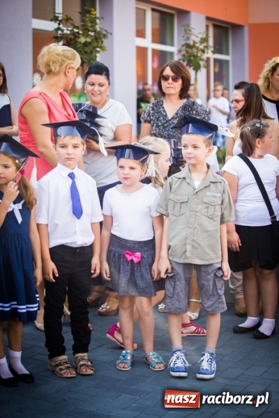 Zdjęcie w galerii na portalu naszraciborz.pl: Uroczyste pasowanie na ucznia w Szkole Podstawowej nr 15 wiadomości z regionu