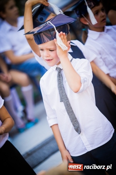 Zdjęcie w galerii na portalu naszraciborz.pl: Uroczyste pasowanie na ucznia w Szkole Podstawowej nr 15 wiadomości z regionu