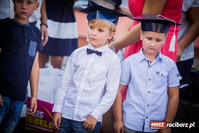 Zdjęcie w galerii na portalu naszraciborz.pl: Uroczyste pasowanie na ucznia w Szkole Podstawowej nr 15 wiadomości z regionu