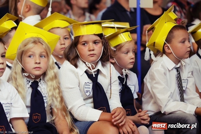Zdjęcie w galerii na portalu naszraciborz.pl: Miejska inauguracja roku szkolnego w tym roku na Ostrogu wiadomości z regionu