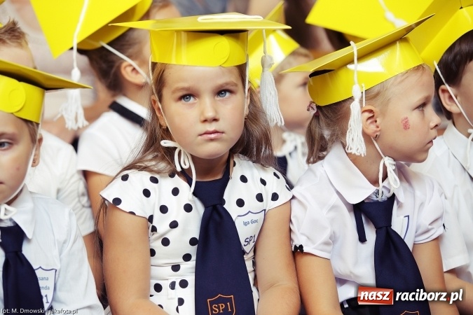 Zdjęcie w galerii na portalu naszraciborz.pl: Miejska inauguracja roku szkolnego w tym roku na Ostrogu wiadomości z regionu