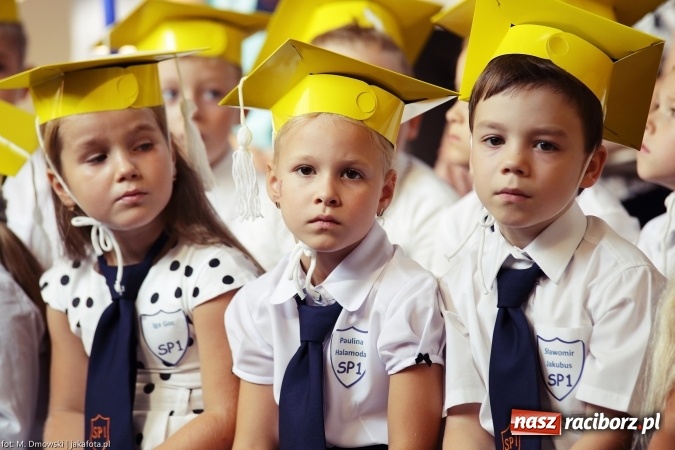 Zdjęcie w galerii na portalu naszraciborz.pl: Miejska inauguracja roku szkolnego w tym roku na Ostrogu wiadomości z regionu