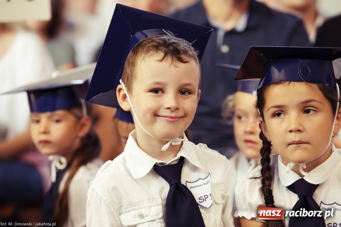 Zdjęcie w galerii na portalu naszraciborz.pl: Miejska inauguracja roku szkolnego w tym roku na Ostrogu wiadomości z regionu
