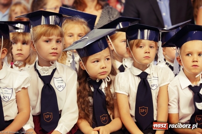 Zdjęcie w galerii na portalu naszraciborz.pl: Miejska inauguracja roku szkolnego w tym roku na Ostrogu wiadomości z regionu