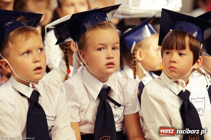 Zdjęcie w galerii na portalu naszraciborz.pl: Miejska inauguracja roku szkolnego w tym roku na Ostrogu wiadomości z regionu