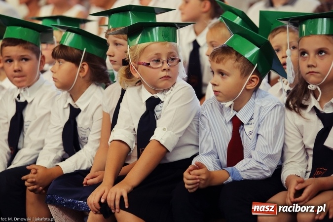 Zdjęcie w galerii na portalu naszraciborz.pl: Miejska inauguracja roku szkolnego w tym roku na Ostrogu wiadomości z regionu