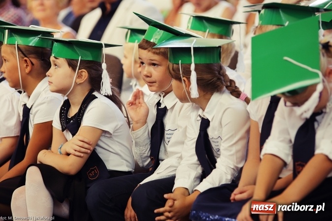 Zdjęcie w galerii na portalu naszraciborz.pl: Miejska inauguracja roku szkolnego w tym roku na Ostrogu wiadomości z regionu
