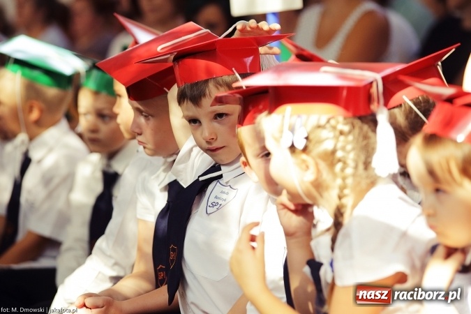 Zdjęcie w galerii na portalu naszraciborz.pl: Miejska inauguracja roku szkolnego w tym roku na Ostrogu wiadomości z regionu