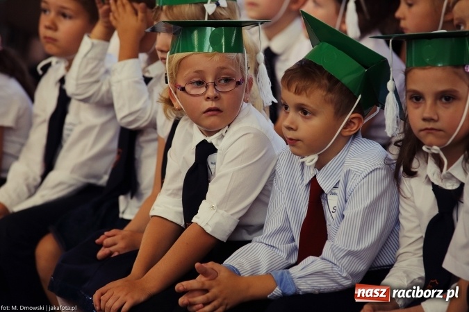 Zdjęcie w galerii na portalu naszraciborz.pl: Miejska inauguracja roku szkolnego w tym roku na Ostrogu wiadomości z regionu
