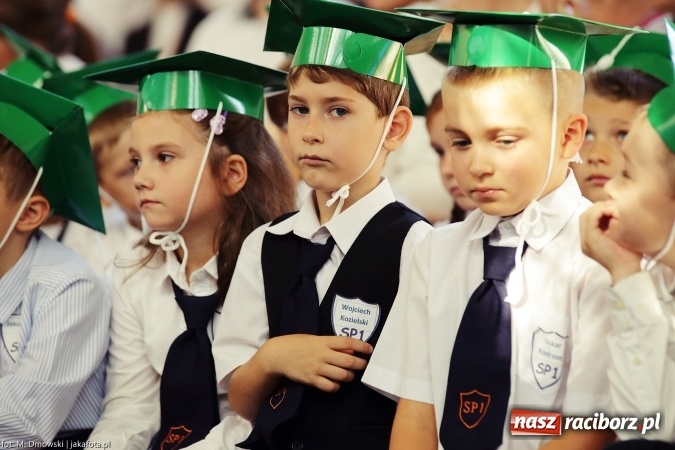 Zdjęcie w galerii na portalu naszraciborz.pl: Miejska inauguracja roku szkolnego w tym roku na Ostrogu wiadomości z regionu