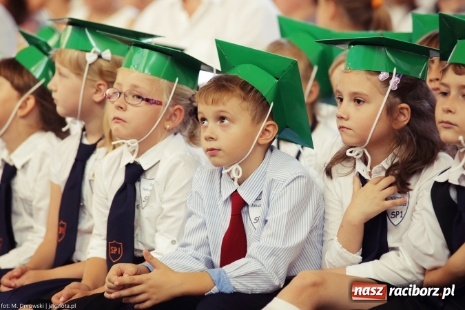 Zdjęcie w galerii na portalu naszraciborz.pl: Miejska inauguracja roku szkolnego w tym roku na Ostrogu wiadomości z regionu
