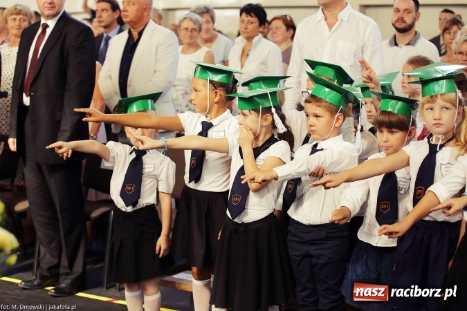 Zdjęcie w galerii na portalu naszraciborz.pl: Miejska inauguracja roku szkolnego w tym roku na Ostrogu wiadomości z regionu