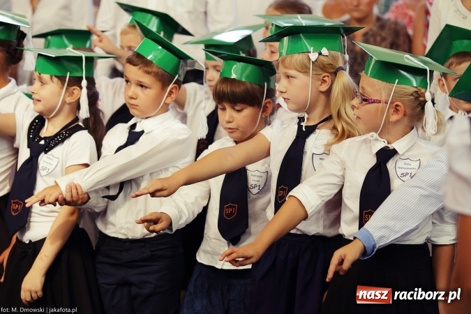 Zdjęcie w galerii na portalu naszraciborz.pl: Miejska inauguracja roku szkolnego w tym roku na Ostrogu wiadomości z regionu