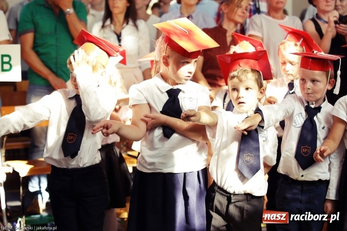 Zdjęcie w galerii na portalu naszraciborz.pl: Miejska inauguracja roku szkolnego w tym roku na Ostrogu wiadomości z regionu