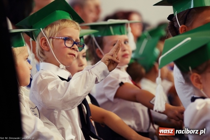 Zdjęcie w galerii na portalu naszraciborz.pl: Miejska inauguracja roku szkolnego w tym roku na Ostrogu wiadomości z regionu
