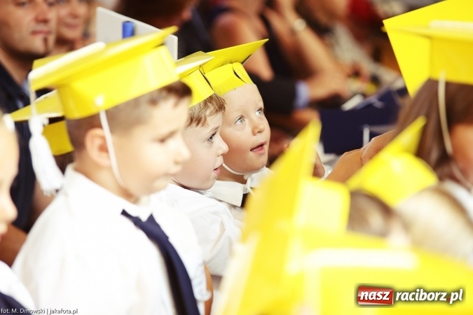 Zdjęcie w galerii na portalu naszraciborz.pl: Miejska inauguracja roku szkolnego w tym roku na Ostrogu wiadomości z regionu