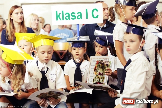 Zdjęcie w galerii na portalu naszraciborz.pl: Miejska inauguracja roku szkolnego w tym roku na Ostrogu wiadomości z regionu