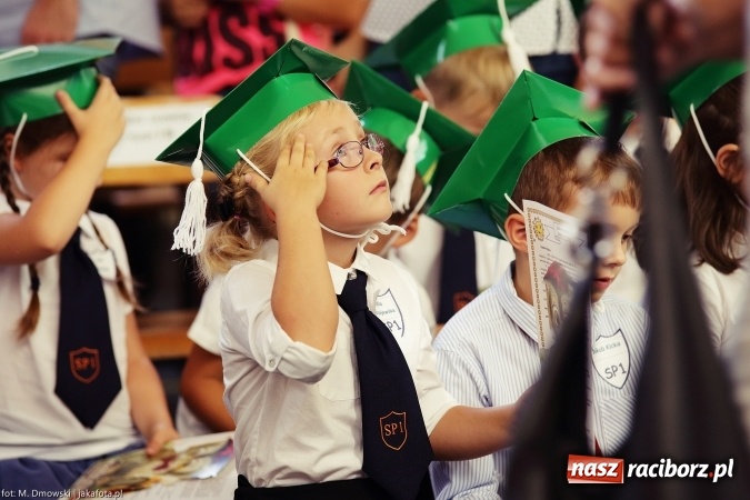 Zdjęcie w galerii na portalu naszraciborz.pl: Miejska inauguracja roku szkolnego w tym roku na Ostrogu wiadomości z regionu