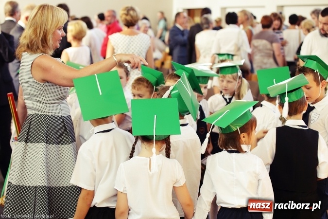 Zdjęcie w galerii na portalu naszraciborz.pl: Miejska inauguracja roku szkolnego w tym roku na Ostrogu wiadomości z regionu