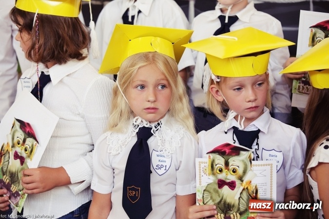 Zdjęcie w galerii na portalu naszraciborz.pl: Miejska inauguracja roku szkolnego w tym roku na Ostrogu wiadomości z regionu
