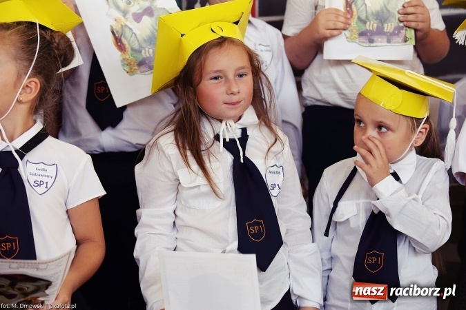 Zdjęcie w galerii na portalu naszraciborz.pl: Miejska inauguracja roku szkolnego w tym roku na Ostrogu wiadomości z regionu