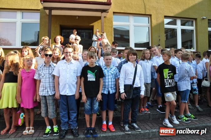 Zdjęcie w galerii na portalu naszraciborz.pl: Pierwszy dzwonek w osiemnastce wiadomości z regionu