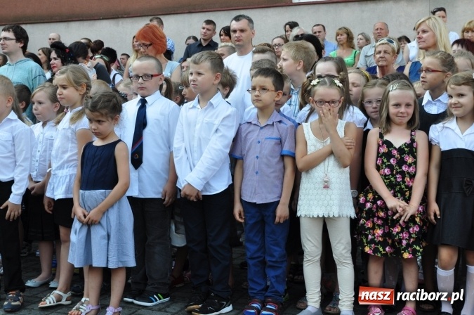 Zdjęcie w galerii na portalu naszraciborz.pl: Pierwszy dzwonek w osiemnastce wiadomości z regionu