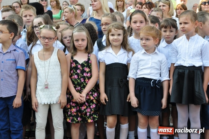 Zdjęcie w galerii na portalu naszraciborz.pl: Pierwszy dzwonek w osiemnastce wiadomości z regionu