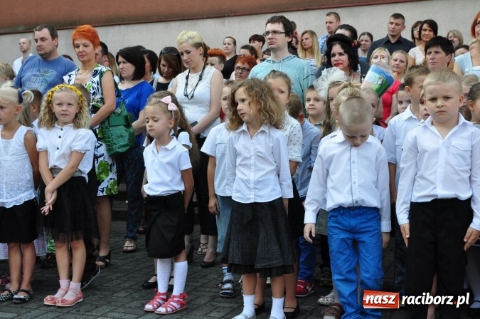 Zdjęcie w galerii na portalu naszraciborz.pl: Pierwszy dzwonek w osiemnastce wiadomości z regionu