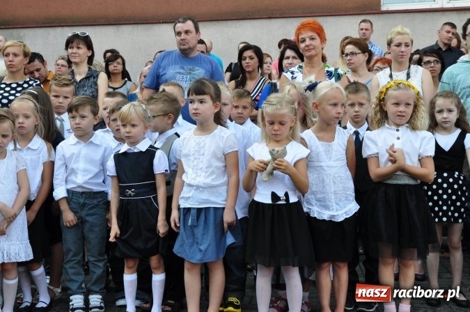 Zdjęcie w galerii na portalu naszraciborz.pl: Pierwszy dzwonek w osiemnastce wiadomości z regionu