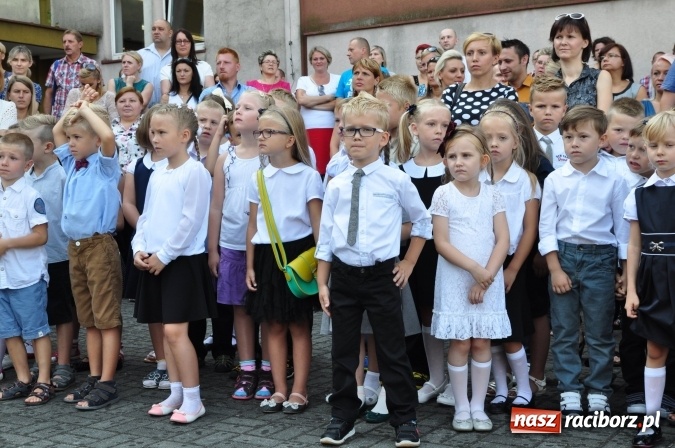 Zdjęcie w galerii na portalu naszraciborz.pl: Pierwszy dzwonek w osiemnastce wiadomości z regionu