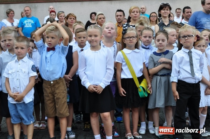 Zdjęcie w galerii na portalu naszraciborz.pl: Pierwszy dzwonek w osiemnastce wiadomości z regionu
