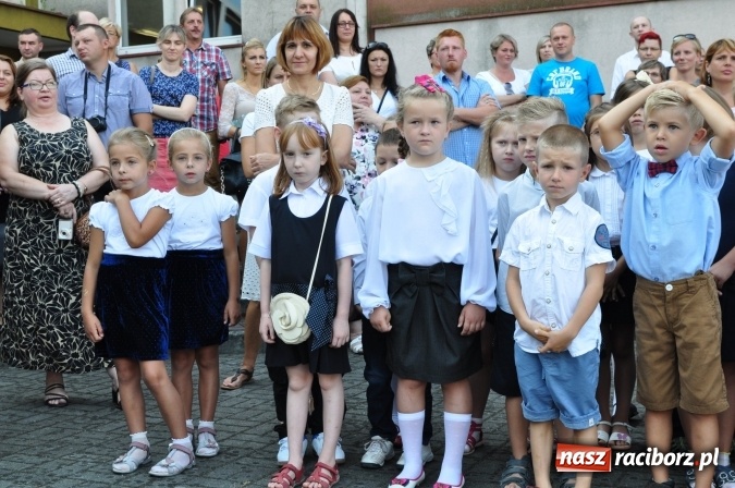 Zdjęcie w galerii na portalu naszraciborz.pl: Pierwszy dzwonek w osiemnastce wiadomości z regionu