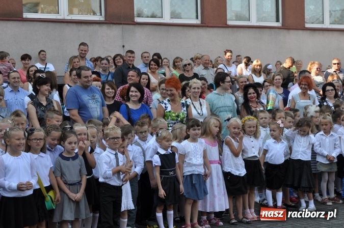 Zdjęcie w galerii na portalu naszraciborz.pl: Pierwszy dzwonek w osiemnastce wiadomości z regionu