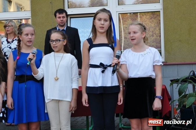 Zdjęcie w galerii na portalu naszraciborz.pl: Pierwszy dzwonek w osiemnastce wiadomości z regionu