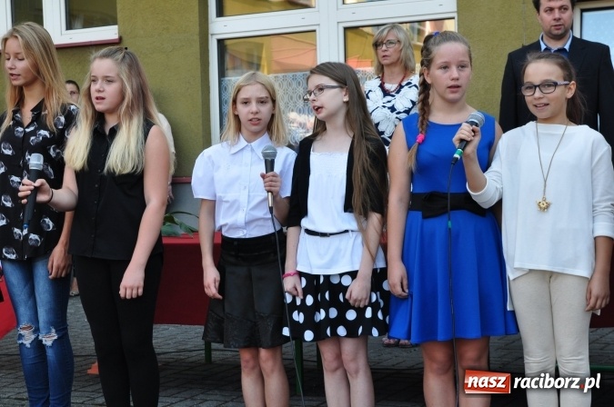 Zdjęcie w galerii na portalu naszraciborz.pl: Pierwszy dzwonek w osiemnastce wiadomości z regionu