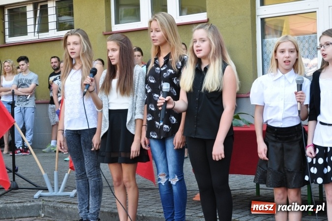 Zdjęcie w galerii na portalu naszraciborz.pl: Pierwszy dzwonek w osiemnastce wiadomości z regionu