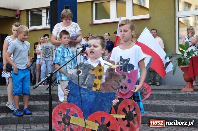 Zdjęcie w galerii na portalu naszraciborz.pl: Pierwszy dzwonek w osiemnastce wiadomości z regionu