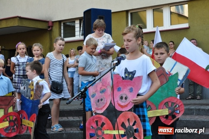 Zdjęcie w galerii na portalu naszraciborz.pl: Pierwszy dzwonek w osiemnastce wiadomości z regionu