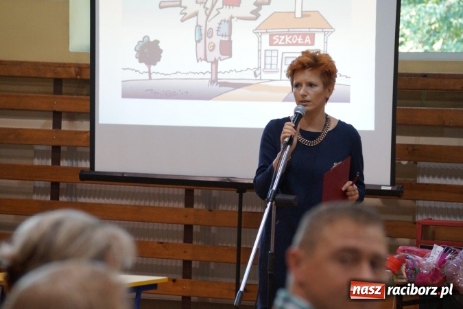 Zdjęcie w galerii na portalu naszraciborz.pl: Kolorowe tyty dla pierwszaków w Nędzy  wiadomości z regionu