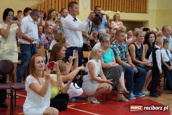 Zdjęcie w galerii na portalu naszraciborz.pl: Kolorowe tyty dla pierwszaków w Nędzy  wiadomości z regionu