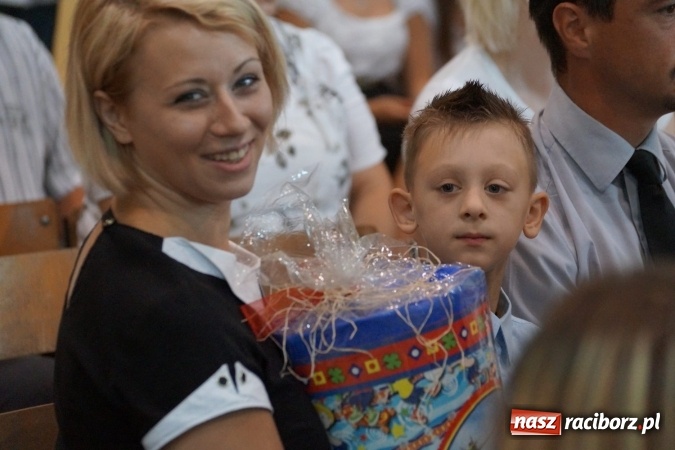 Zdjęcie w galerii na portalu naszraciborz.pl: Kolorowe tyty dla pierwszaków w Nędzy  wiadomości z regionu