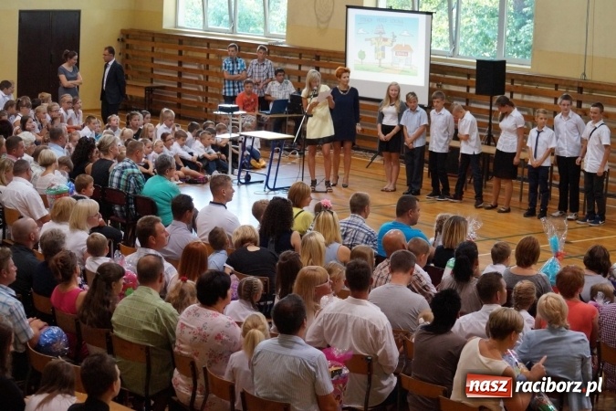 Zdjęcie w galerii na portalu naszraciborz.pl: Kolorowe tyty dla pierwszaków w Nędzy  wiadomości z regionu