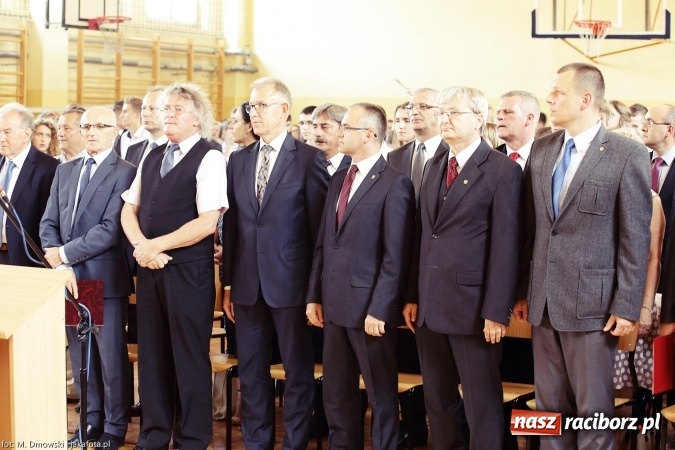 Zdjęcie w galerii na portalu naszraciborz.pl: II LO wsp&oacute;łorganizatorem tegorocznej Powiatowej Inauguracji Roku Szkolnego wiadomości z regionu