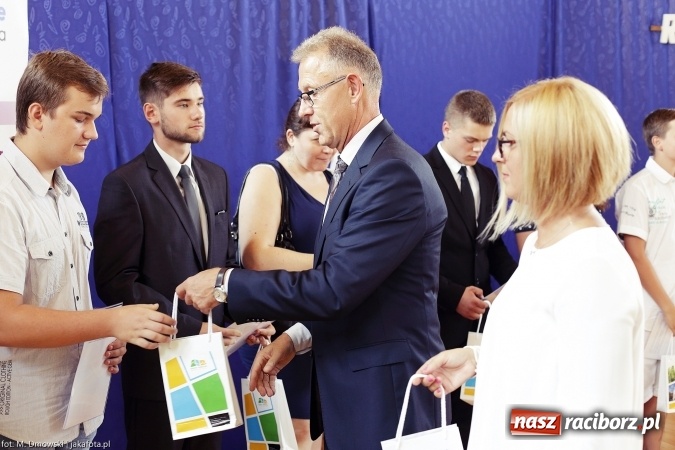 Zdjęcie w galerii na portalu naszraciborz.pl: II LO wsp&oacute;łorganizatorem tegorocznej Powiatowej Inauguracji Roku Szkolnego wiadomości z regionu