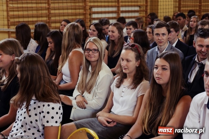 Zdjęcie w galerii na portalu naszraciborz.pl: II LO wsp&oacute;łorganizatorem tegorocznej Powiatowej Inauguracji Roku Szkolnego wiadomości z regionu