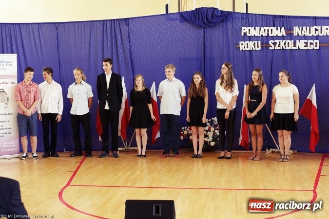 Zdjęcie w galerii na portalu naszraciborz.pl: II LO wsp&oacute;łorganizatorem tegorocznej Powiatowej Inauguracji Roku Szkolnego wiadomości z regionu